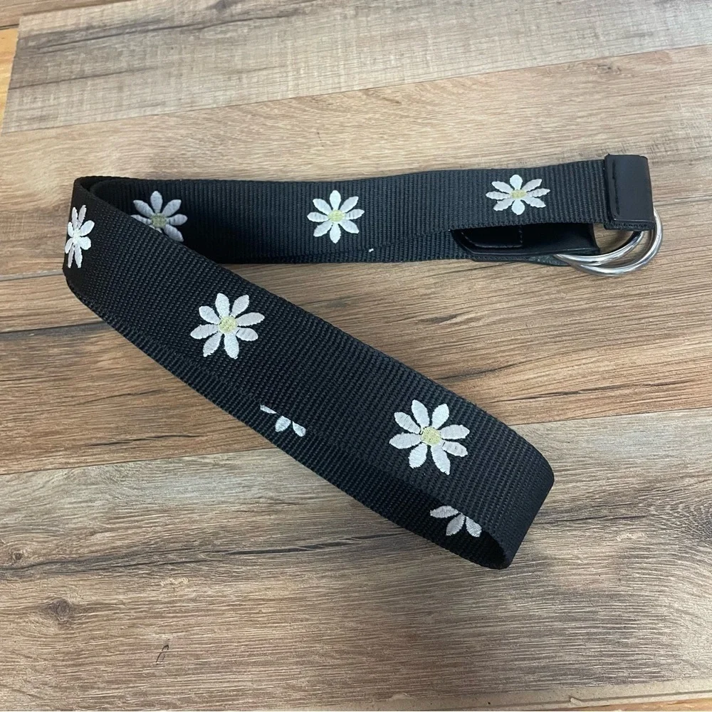 Women’s flower embroidered black belt medium boho Y2K